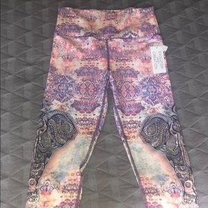 Evolution and Creation Cropped Workout Pants size L